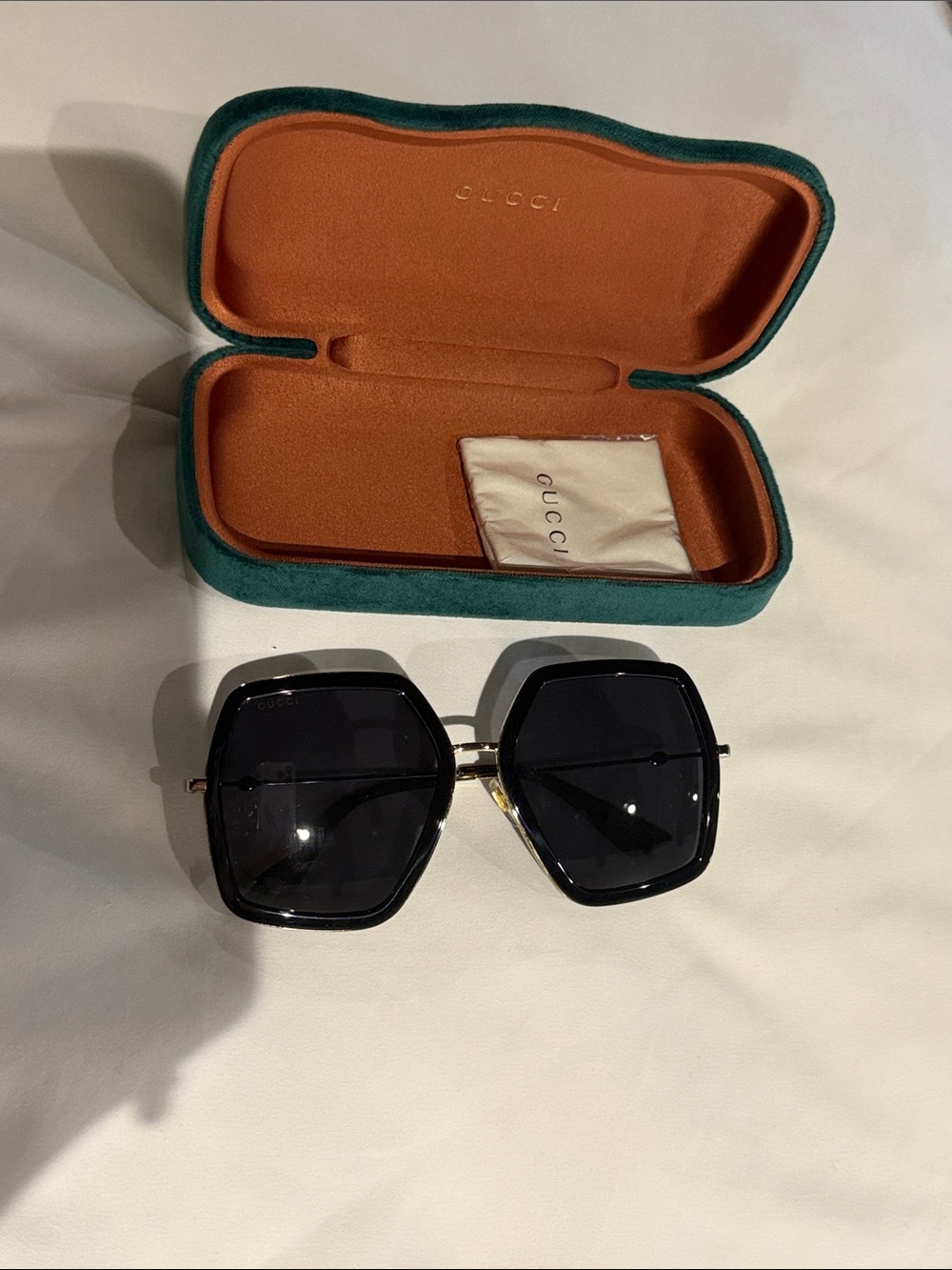 Gucci Black Oversized Sunglasses - Picture 1 of 2
